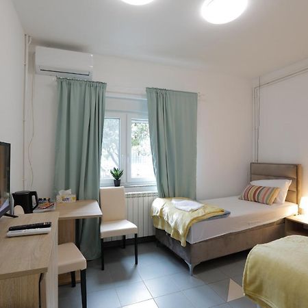 Aviator Apartments & Rooms Nikola Tesla Airport Belgrade Surčin Buitenkant foto