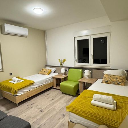 Aviator Apartments & Rooms Nikola Tesla Airport Belgrade Surčin Buitenkant foto