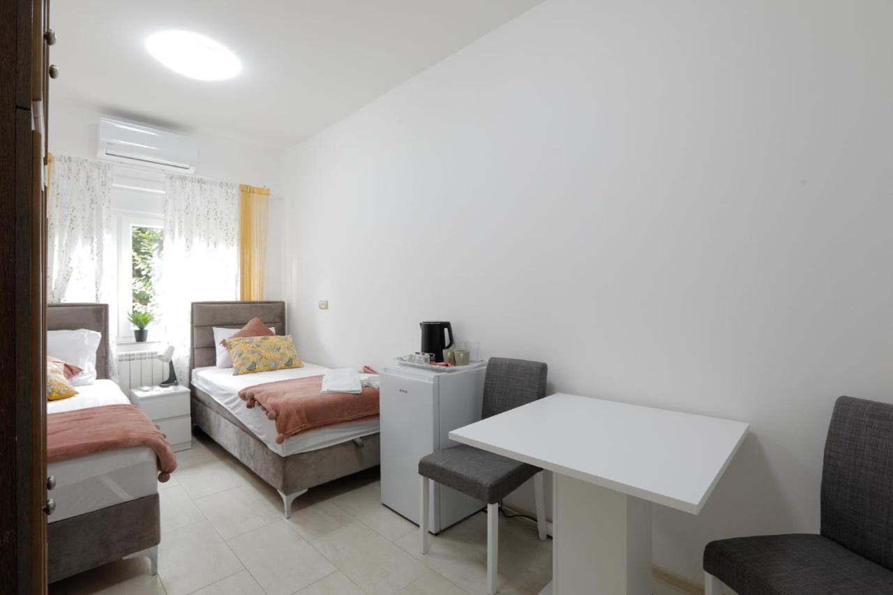 Aviator Apartments & Rooms Nikola Tesla Airport Belgrade Surčin Buitenkant foto