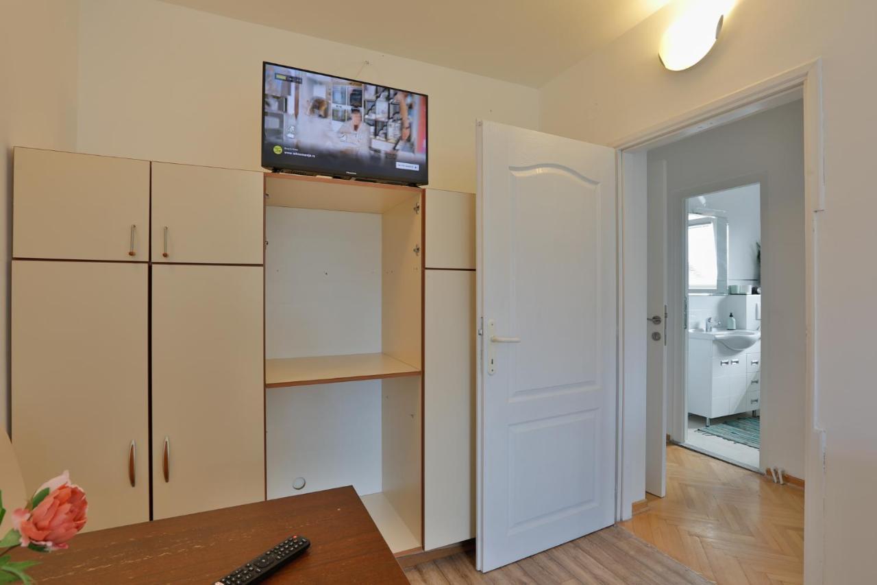 Aviator Apartments & Rooms Nikola Tesla Airport Belgrade Surčin Buitenkant foto