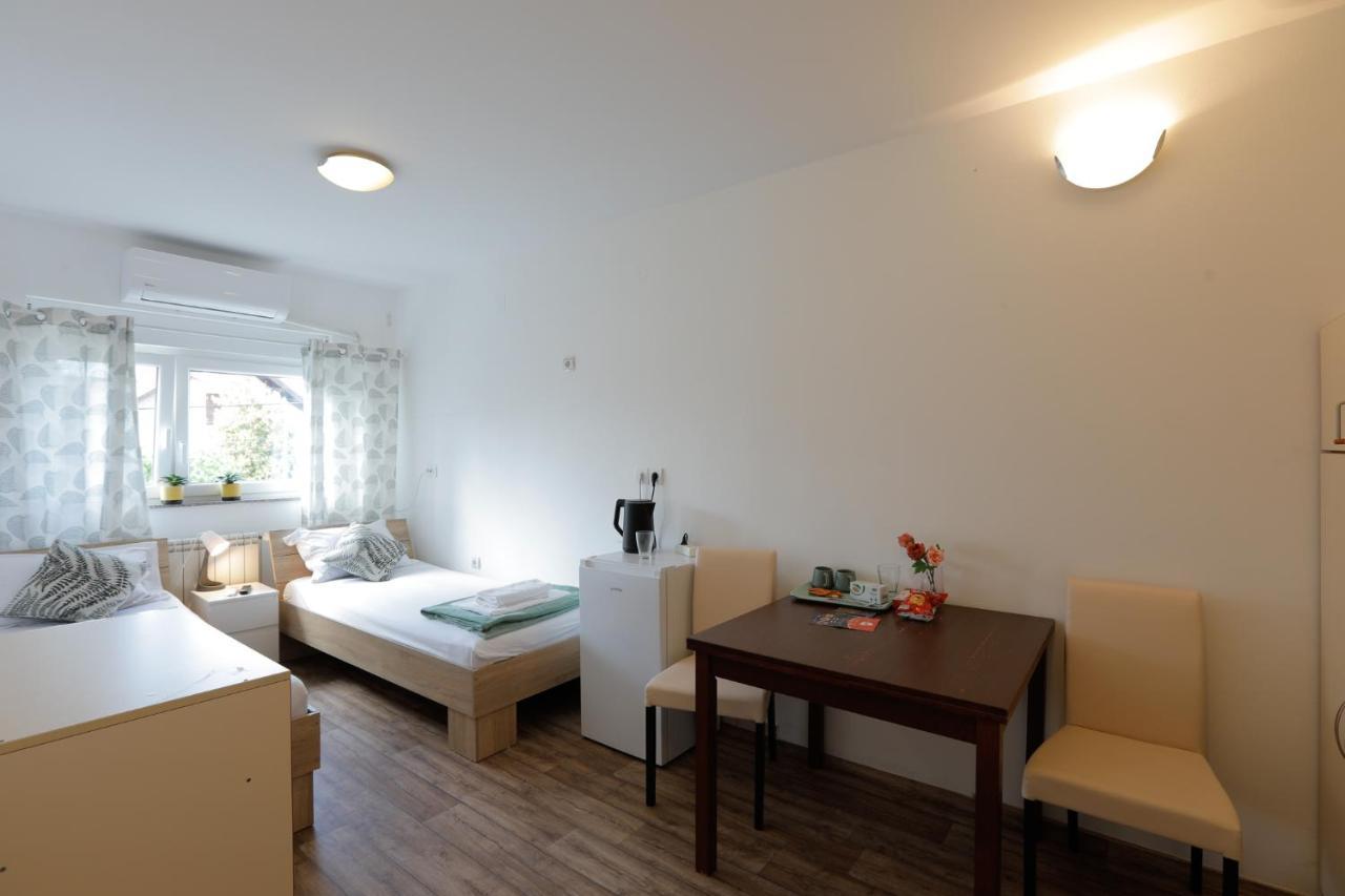 Aviator Apartments & Rooms Nikola Tesla Airport Belgrade Surčin Buitenkant foto