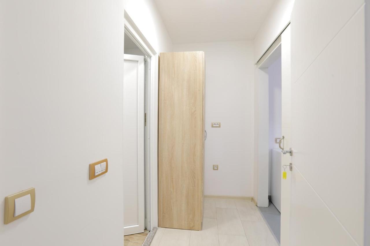 Aviator Apartments & Rooms Nikola Tesla Airport Belgrade Surčin Buitenkant foto