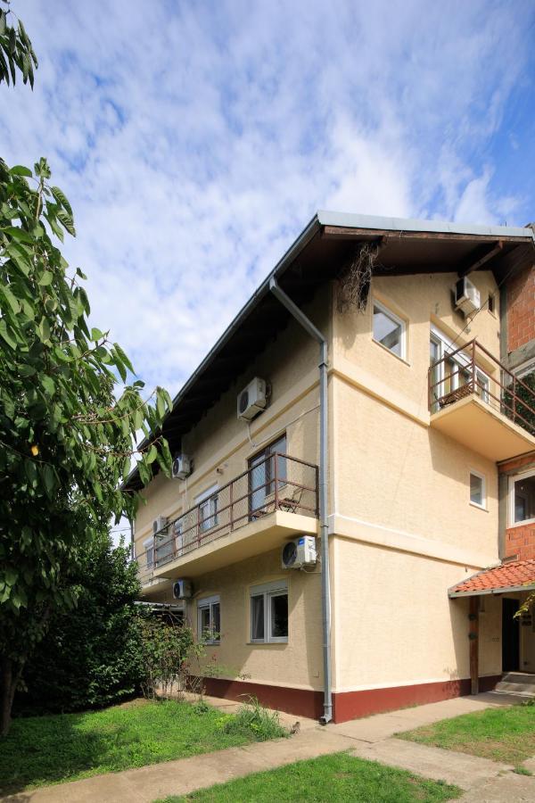 Aviator Apartments & Rooms Nikola Tesla Airport Belgrade Surčin Buitenkant foto