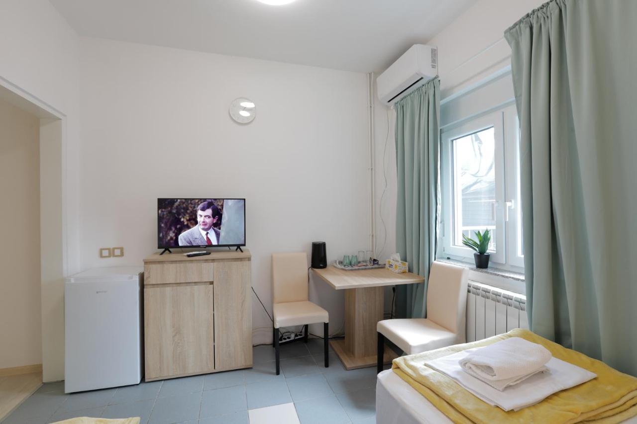 Aviator Apartments & Rooms Nikola Tesla Airport Belgrade Surčin Buitenkant foto