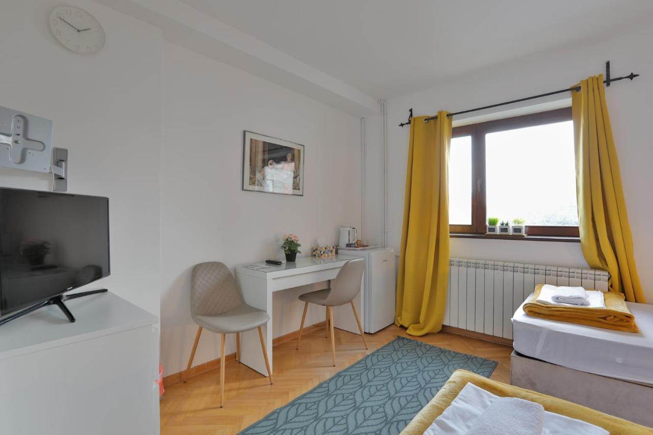 Aviator Apartments & Rooms Nikola Tesla Airport Belgrade Surčin Buitenkant foto