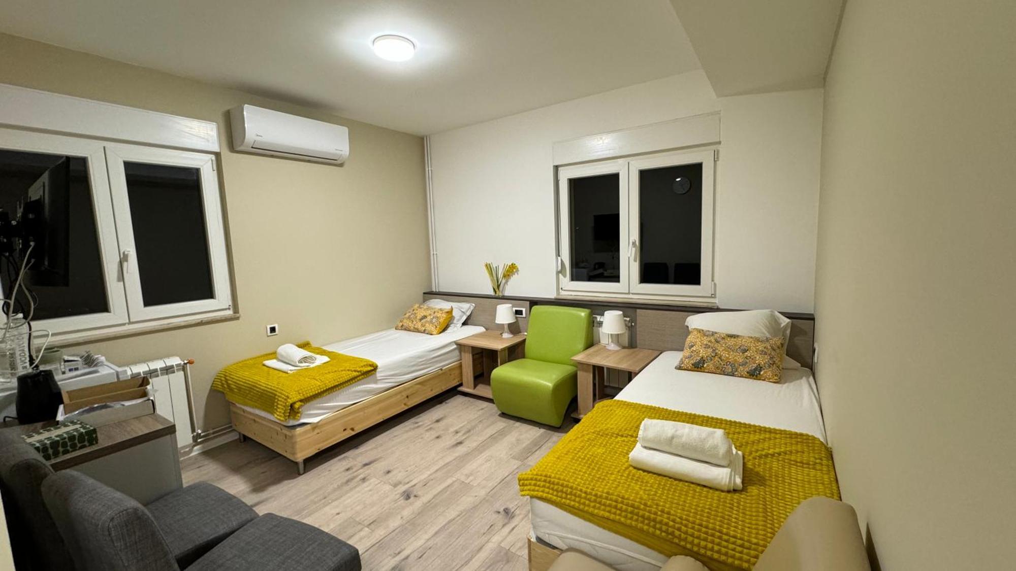 Aviator Apartments & Rooms Nikola Tesla Airport Belgrade Surčin Buitenkant foto